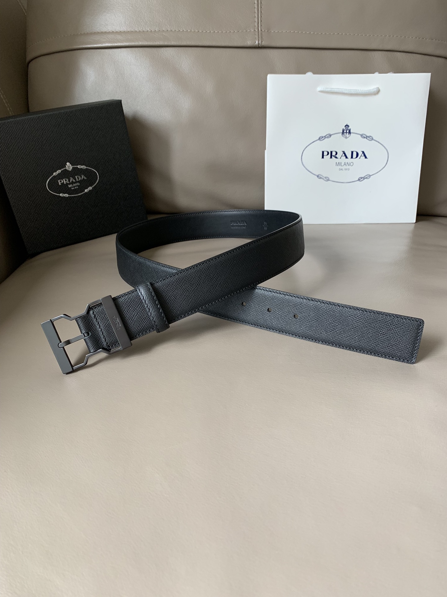 [Prada Belts]PRADA The latest model of this leather belt at the counter is equ
