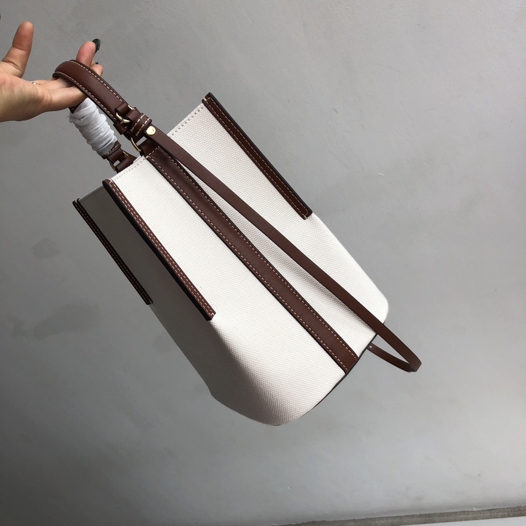 Burberry Equestrian-Inspired Cotton Canvas Bucket Bag with Pouch - Compact Design 3 i1586583743 5506 1