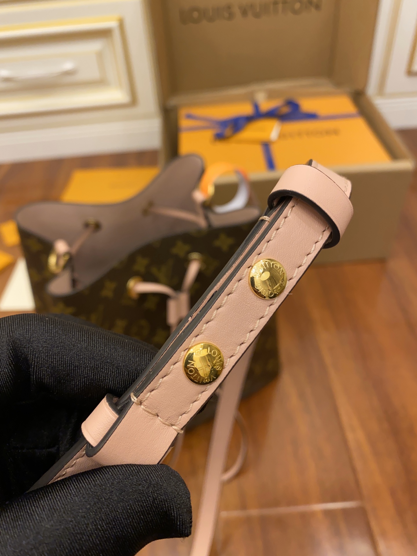Louis Vuitton LV Neonoe 水桶包 M44022