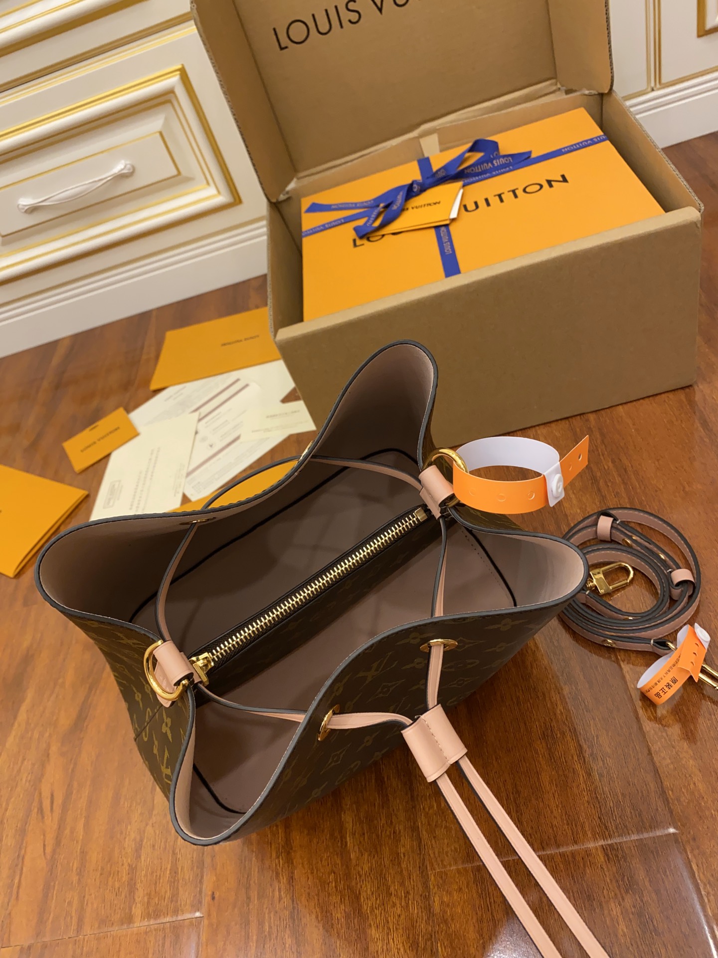 Louis Vuitton LV Neonoe 水桶包 M44022