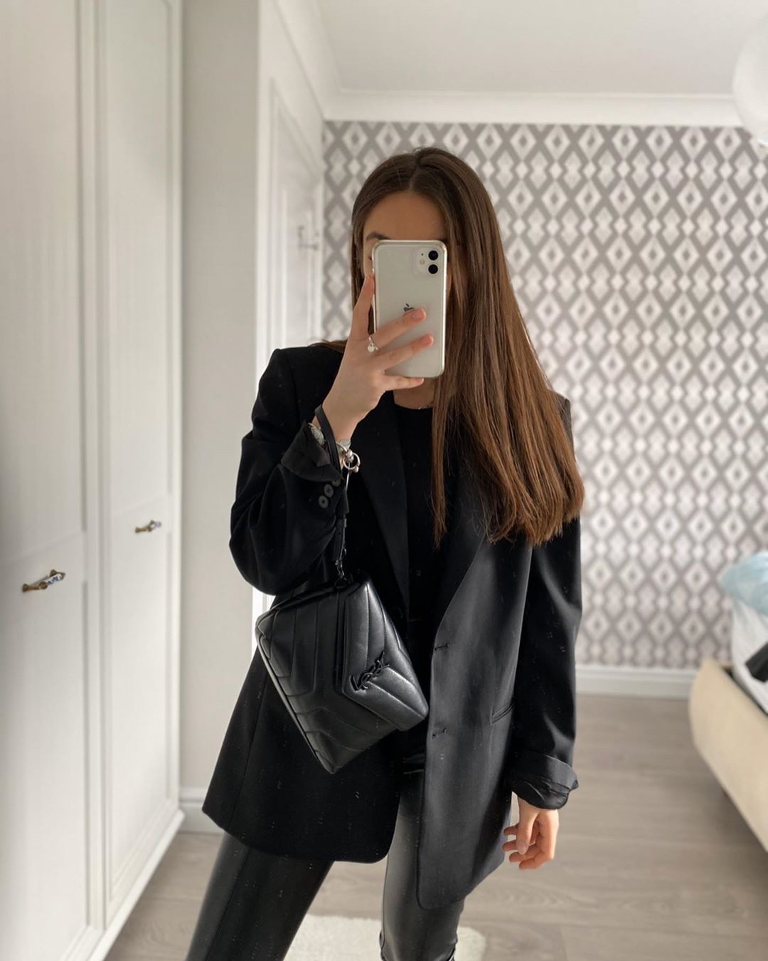 YSL LouLou 迷你斜挎包 467072黑色/黑扣