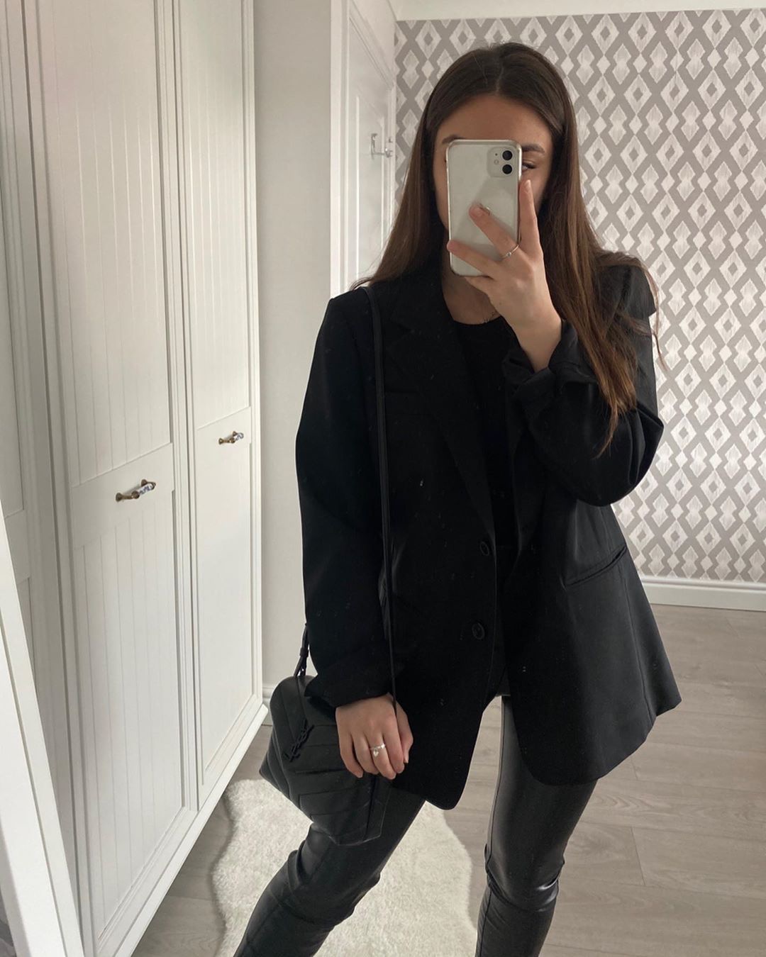 YSL LouLou 迷你斜挎包 467072黑色/黑扣