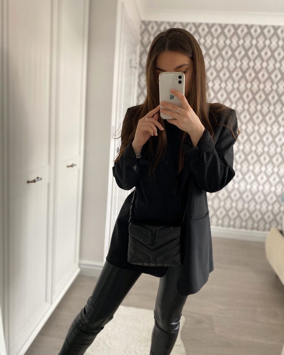 YSL LouLou 迷你斜挎包 467072黑色/黑扣