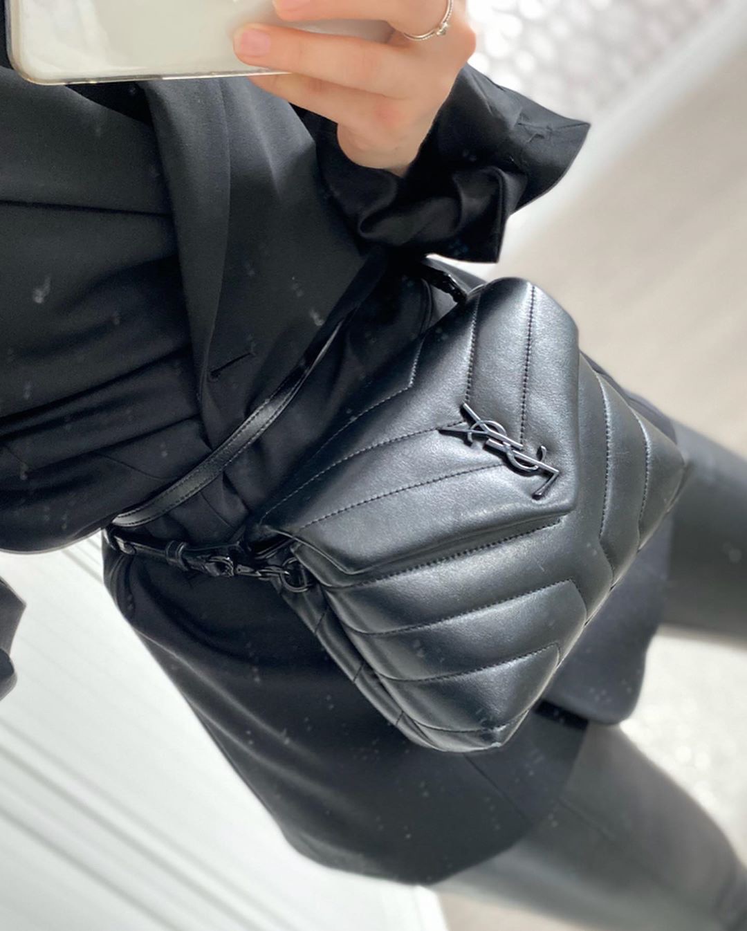 YSL LouLou 迷你斜挎包 467072黑色/黑扣