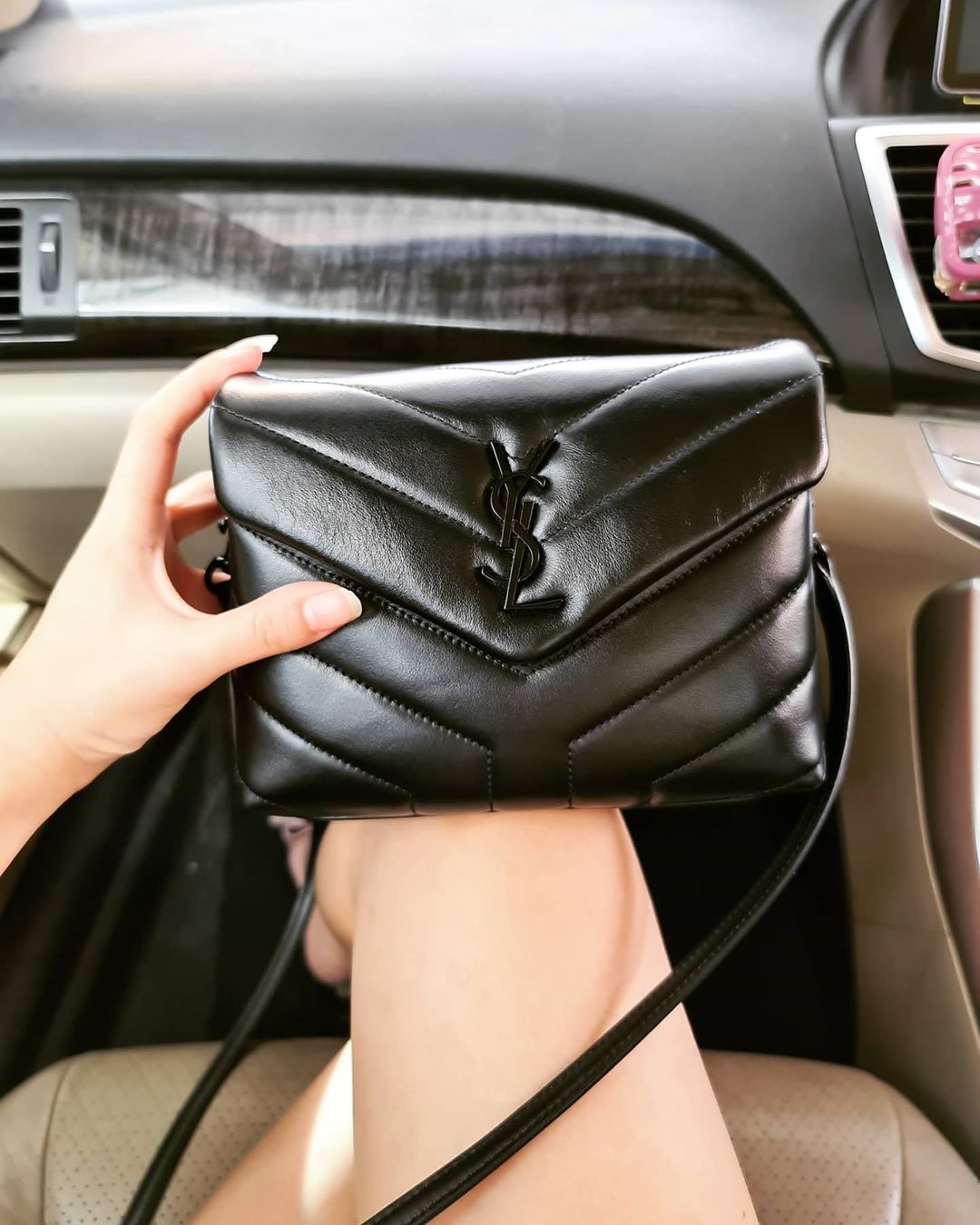 YSL LouLou 迷你斜挎包 467072黑色/黑扣