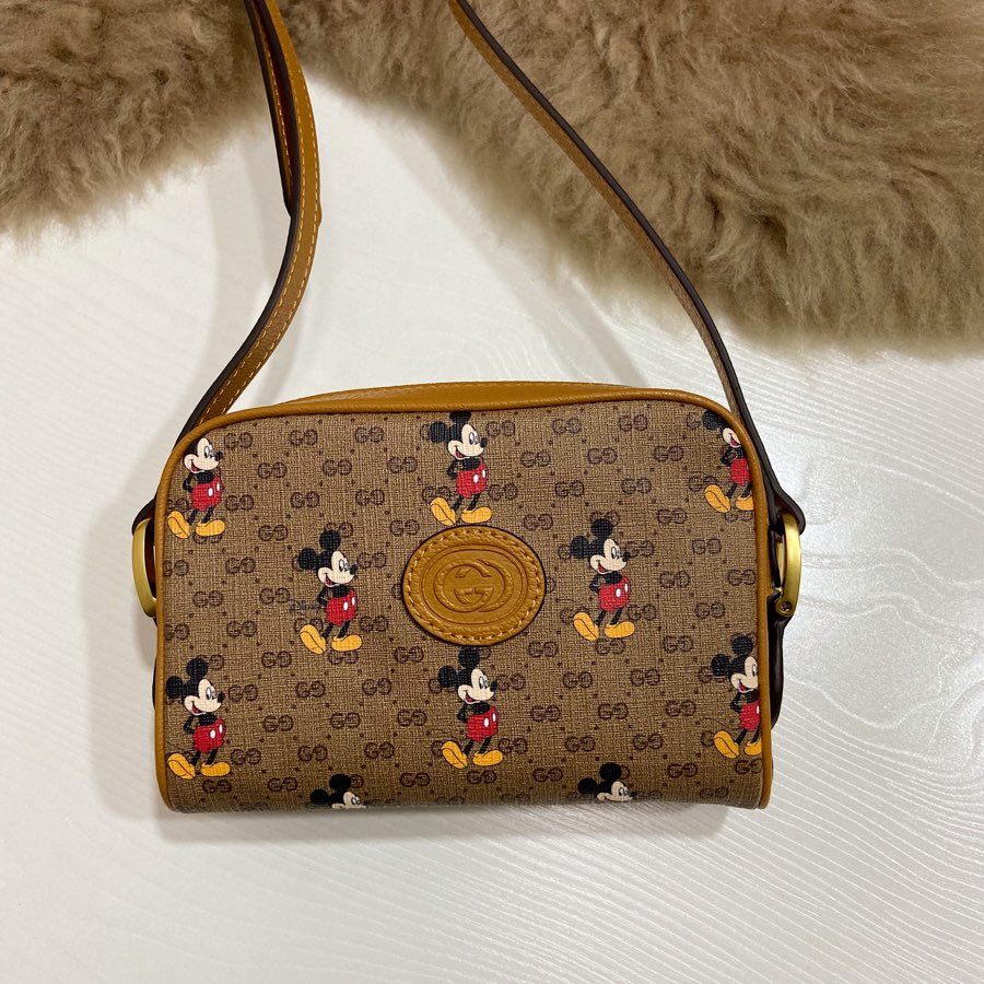 New   unused  Hermes Sac Orange Charm