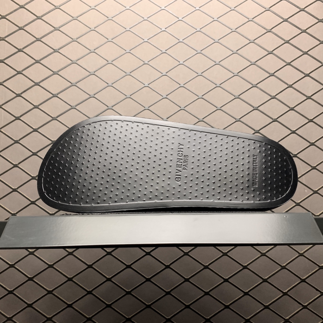 110 Givenchy 纪梵希 19ss夏季一字拖鞋 高端奢潮 网红款 经典潮流Givenchy压纹Logo 超软鞋底拖鞋 海外代购