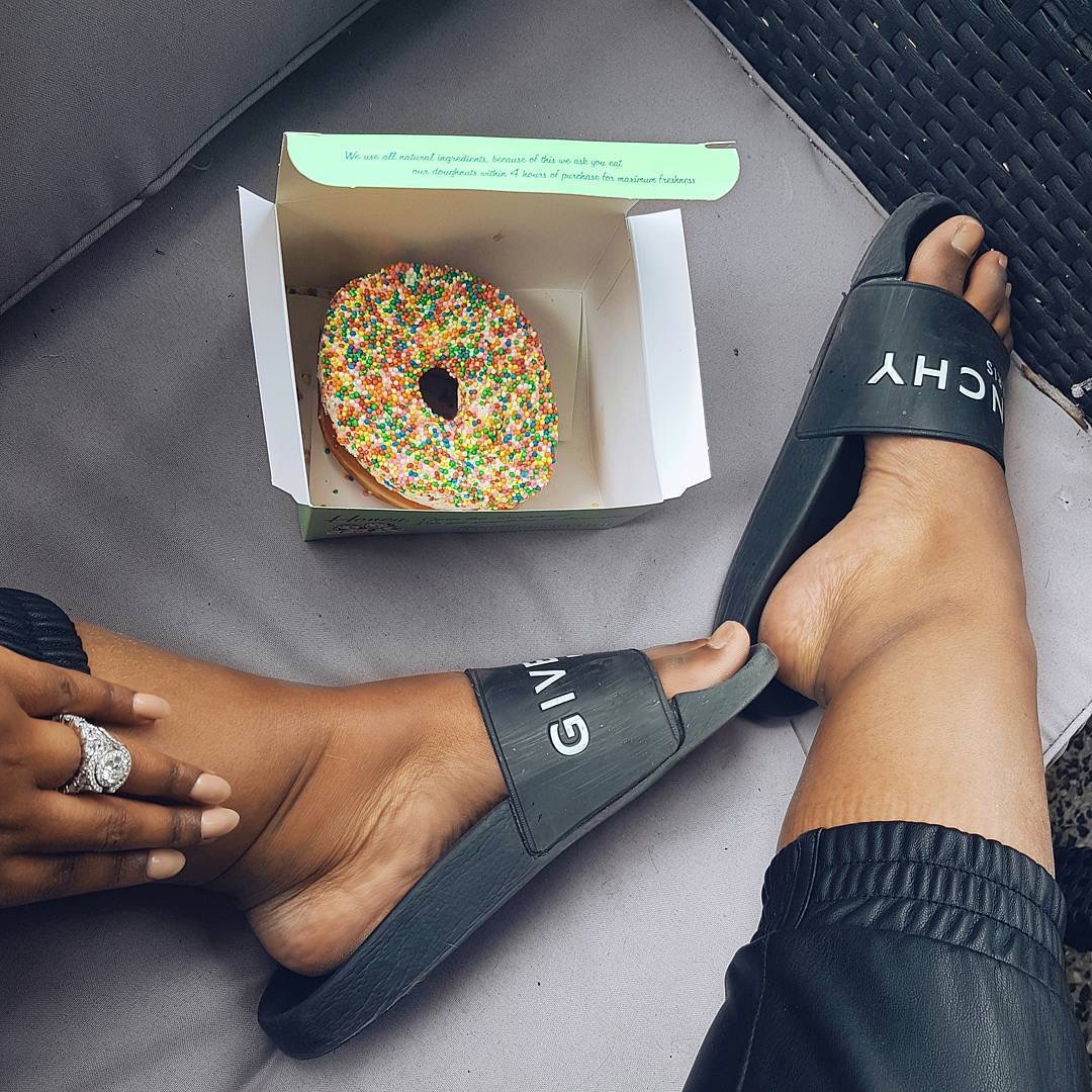 110 Givenchy 纪梵希 19ss夏季一字拖鞋 高端奢潮 网红款 经典潮流Givenchy压纹Logo 超软鞋底拖鞋 海外代购