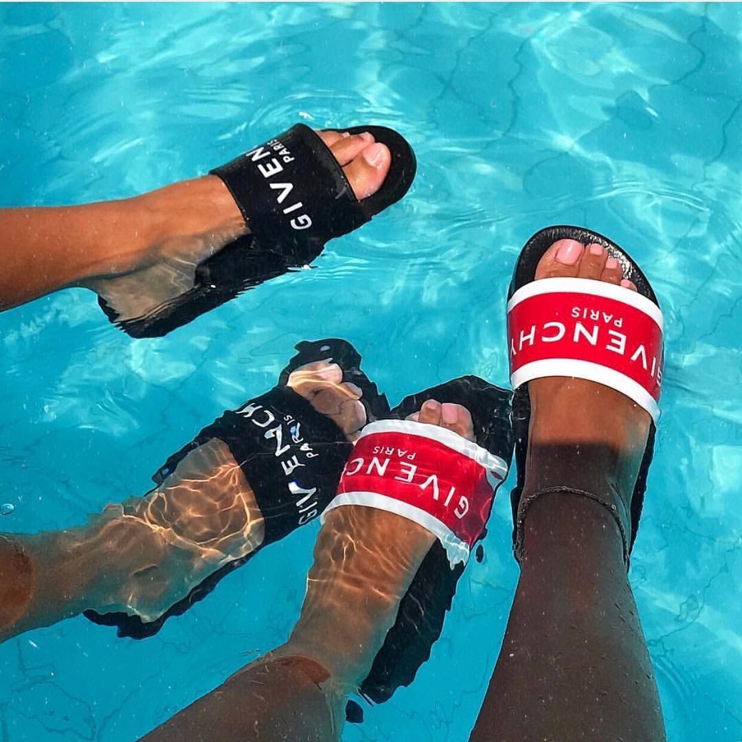 110 Givenchy 纪梵希 19ss夏季一字拖鞋 高端奢潮 网红款 经典潮流Givenchy压纹Logo 超软鞋底拖鞋 海外代购