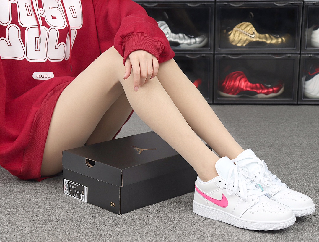 220 Nike Air Jordan 1 Low CW7035-100 四色勾 AJ1乔丹1代低帮 模特上脚图