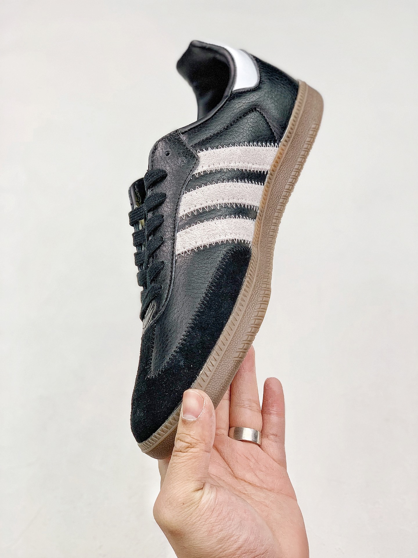 140 Adidas Samba OG 经典鞋款 Adidas 近70年的经典Samba-莆田鞋,莆田鞋货源,高仿鞋,高仿鞋货源,安福档口,莆田高仿鞋,莆田鞋批发,高仿鞋批发,莆田高仿运动鞋,高仿运动鞋,莆田运动鞋 140 Adidas Samba OG 经典鞋款 Adidas 近70年的经典Samba