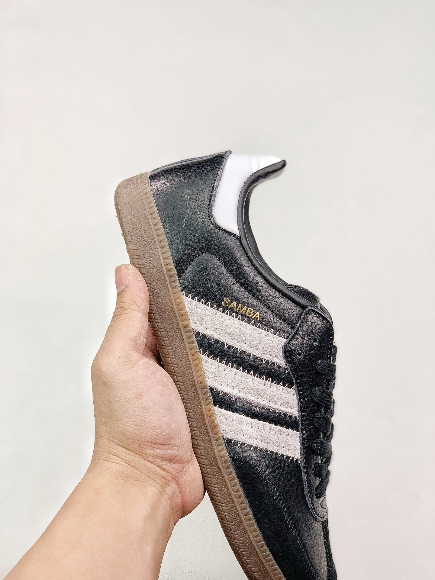 140 Adidas Samba OG 经典鞋款 Adidas 近70年的经典Samba-莆田鞋,莆田鞋货源,高仿鞋,高仿鞋货源,安福档口,莆田高仿鞋,莆田鞋批发,高仿鞋批发,莆田高仿运动鞋,高仿运动鞋,莆田运动鞋 140 Adidas Samba OG 经典鞋款 Adidas 近70年的经典Samba