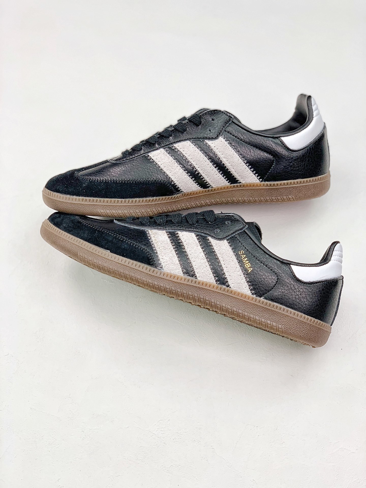 140 Adidas Samba OG 经典鞋款 Adidas 近70年的经典Samba-莆田鞋,莆田鞋货源,高仿鞋,高仿鞋货源,安福档口,莆田高仿鞋,莆田鞋批发,高仿鞋批发,莆田高仿运动鞋,高仿运动鞋,莆田运动鞋 140 Adidas Samba OG 经典鞋款 Adidas 近70年的经典Samba