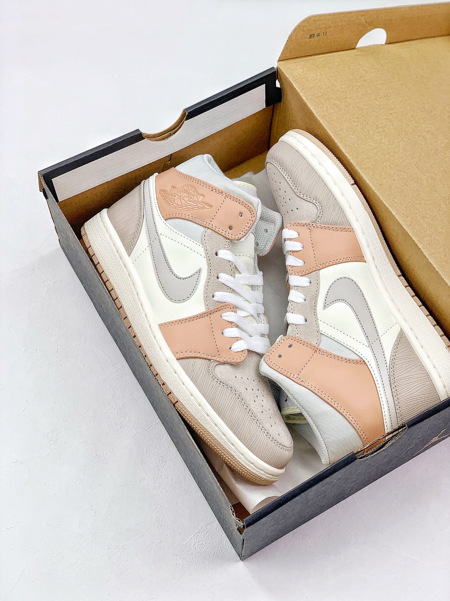 特价 140 Air Jordan 1 Mid 米兰别注配色 CV3044-100