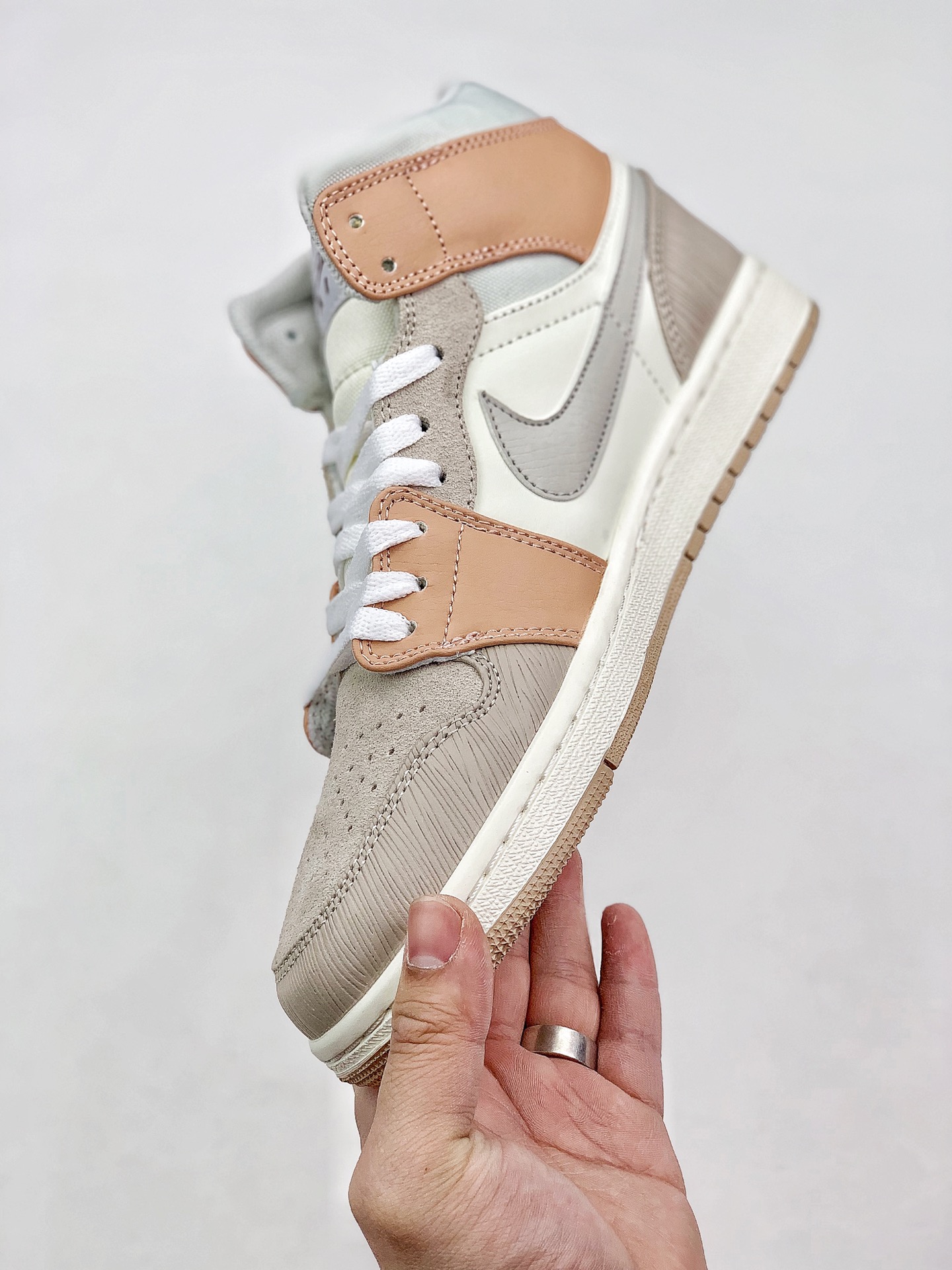 特价 140 Air Jordan 1 Mid 米兰别注配色 CV3044-100