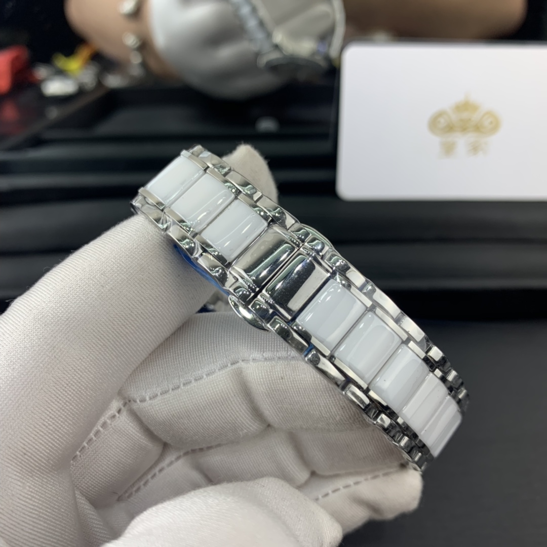 Chanel 皇家 香奈儿陶瓷镶钻女款腕表
