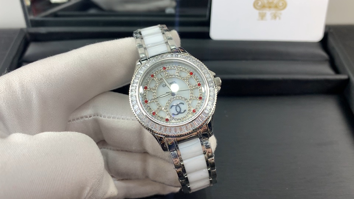 Chanel 皇家 香奈儿陶瓷镶钻女款腕表视频欣赏