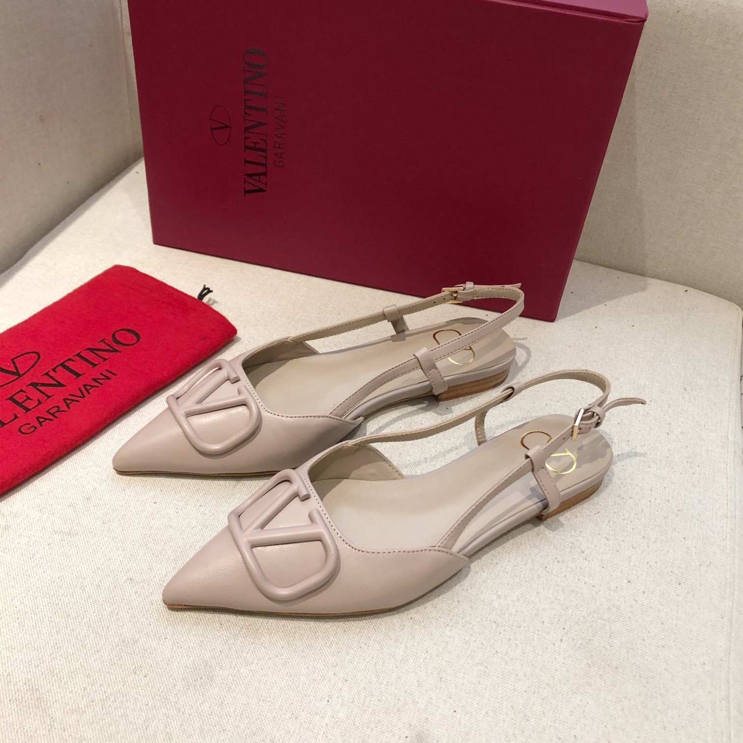 "plana" Valentino. Valentino gran hebilla v zapatos individuales contrarrestar la última serie Versi