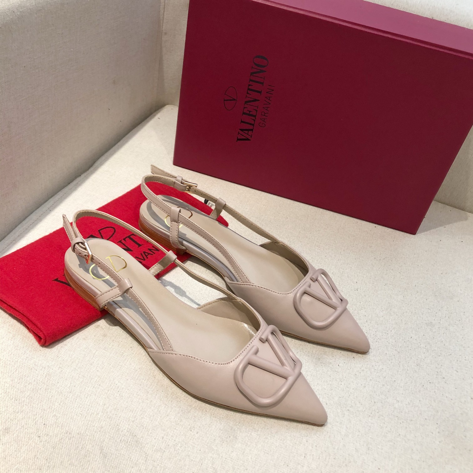 "plana" Valentino. Valentino gran hebilla v zapatos individuales contrarrestar la última serie Versi