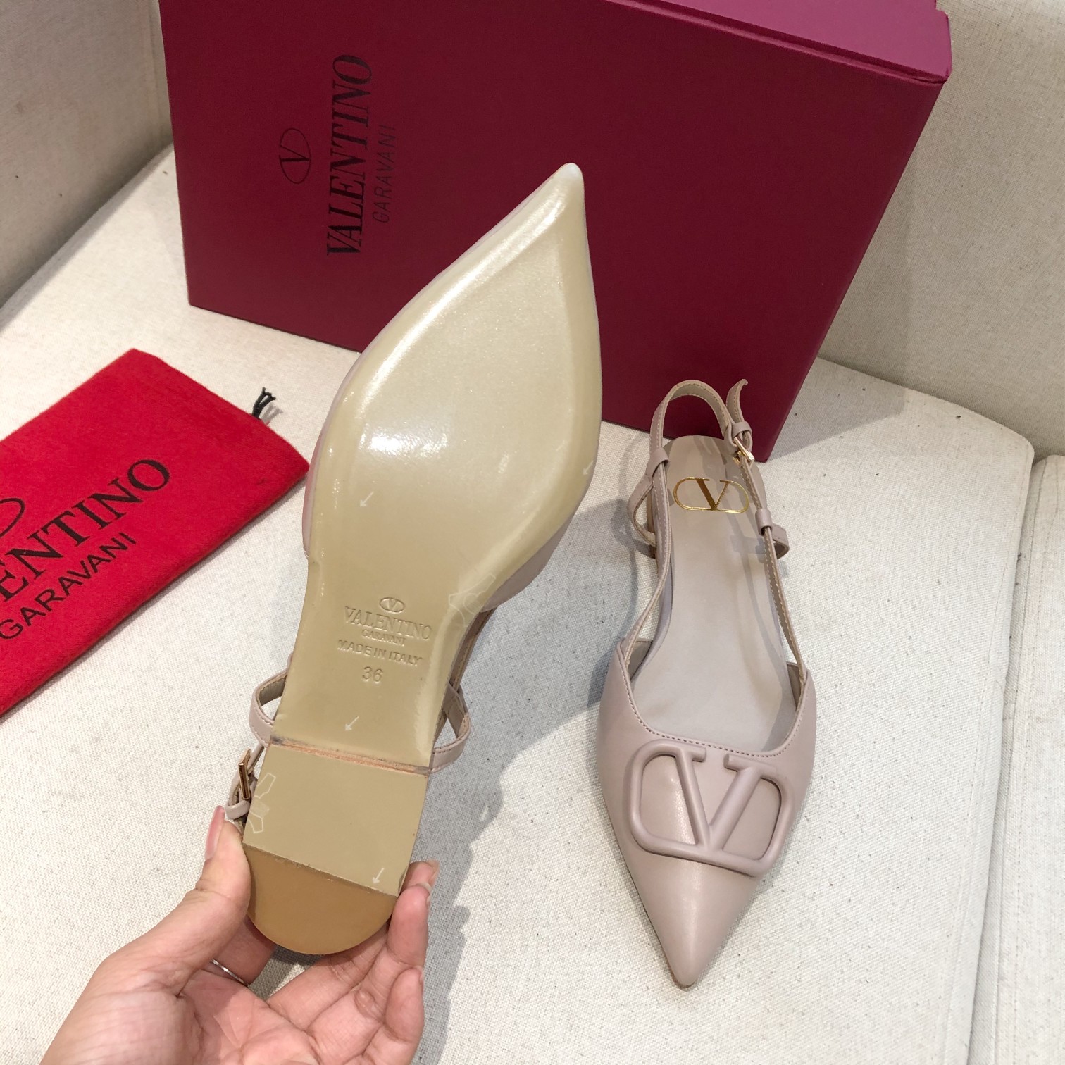 "plana" Valentino. Valentino gran hebilla v zapatos individuales contrarrestar la última serie Versi