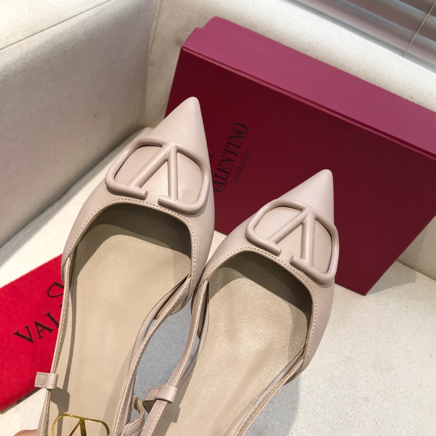 "plana" Valentino. Valentino gran hebilla v zapatos individuales contrarrestar la última serie Versi