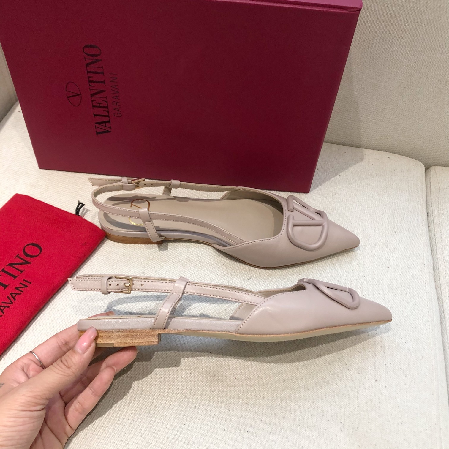 "plana" Valentino. Valentino gran hebilla v zapatos individuales contrarrestar la última serie Versi