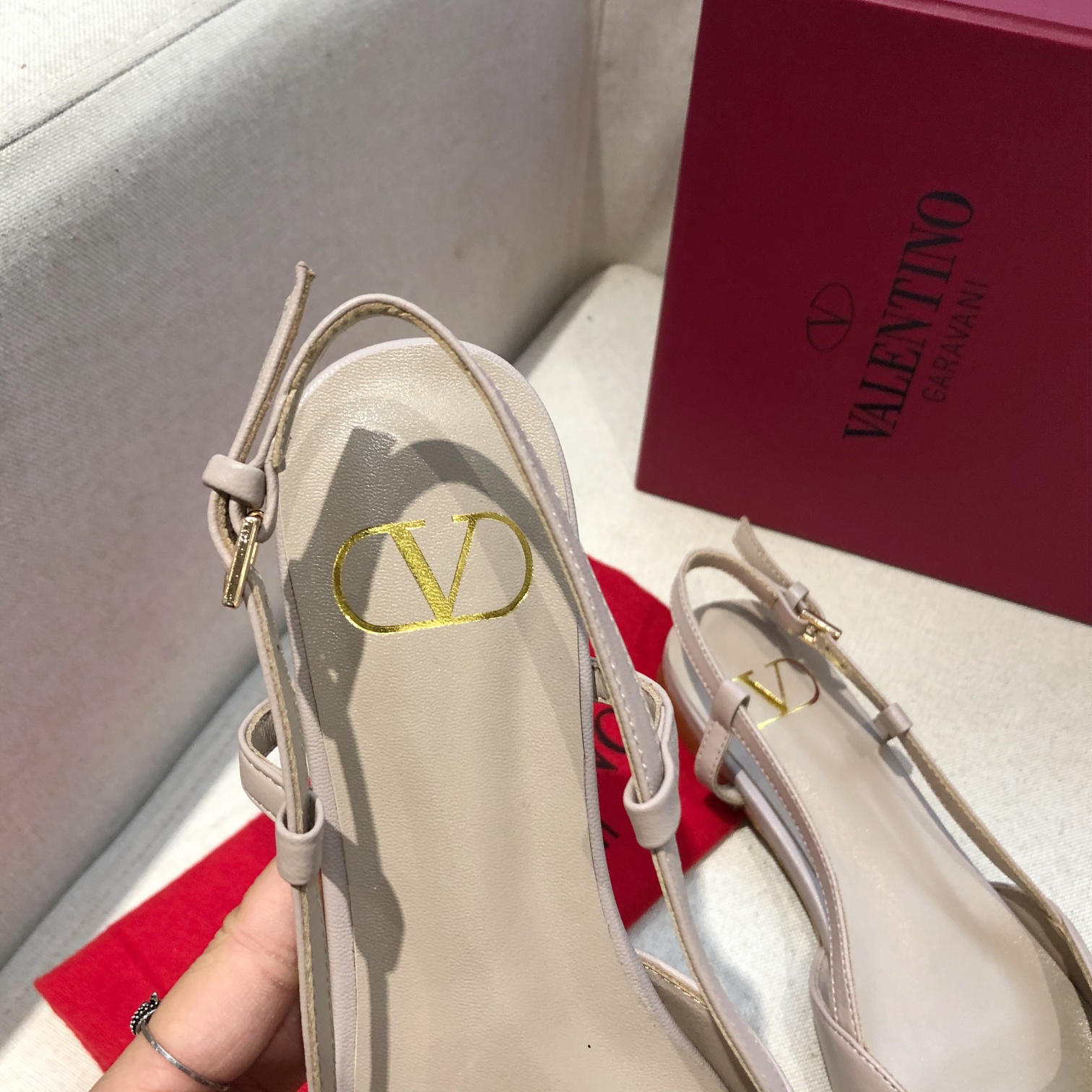"plana" Valentino. Valentino gran hebilla v zapatos individuales contrarrestar la última serie Versi