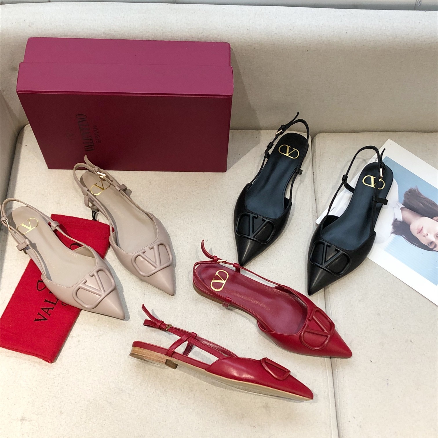 "plana" Valentino. Valentino gran hebilla v zapatos individuales contrarrestar la última serie Versi
