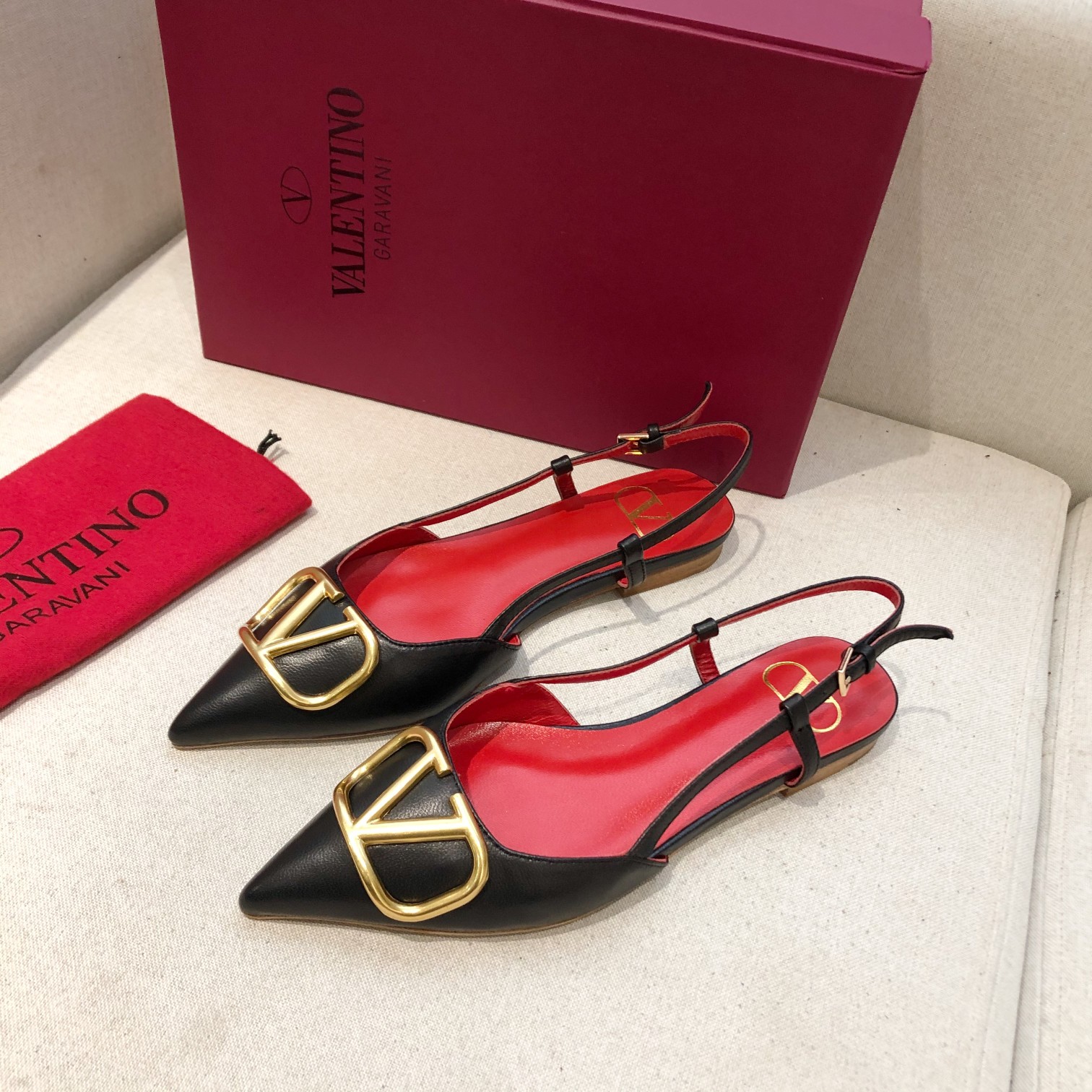 "plana" Valentino. Valentino gran hebilla v zapatos individuales contrarrestar la última serie Versi