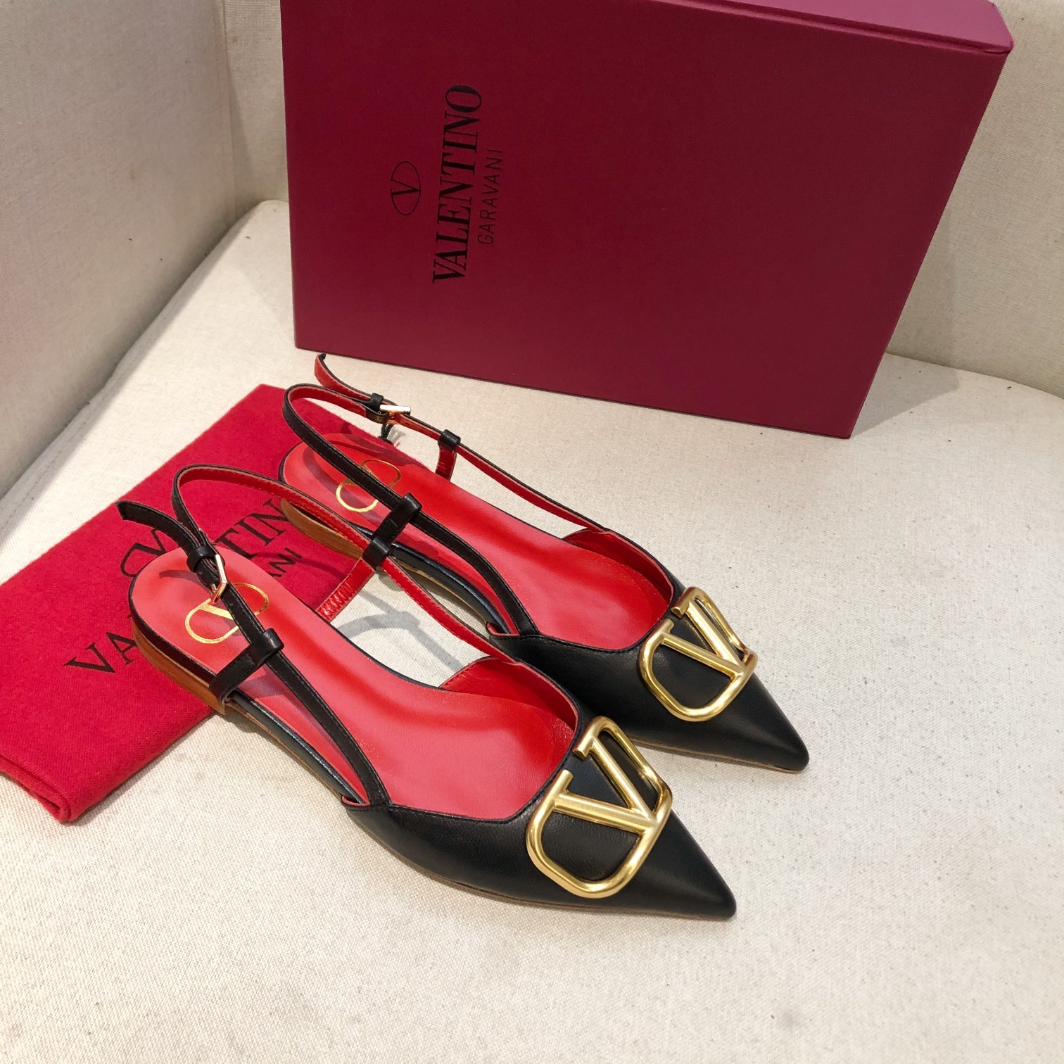 "plana" Valentino. Valentino gran hebilla v zapatos individuales contrarrestar la última serie Versi