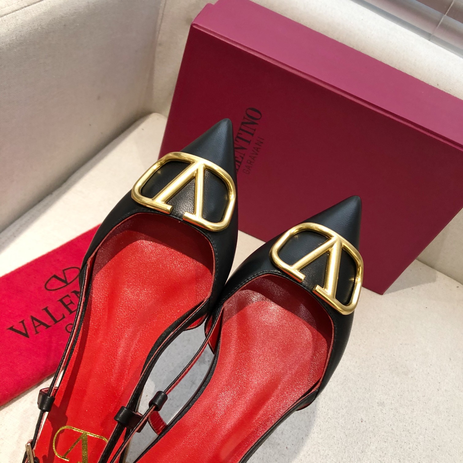 "plana" Valentino. Valentino gran hebilla v zapatos individuales contrarrestar la última serie Versi