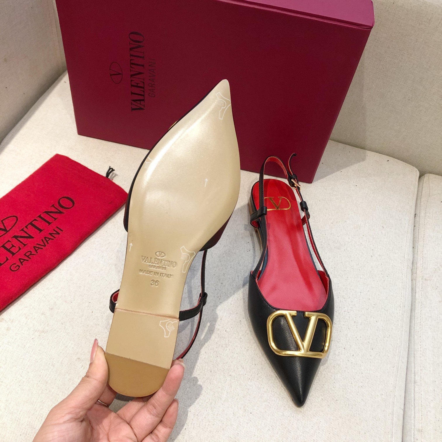 "plana" Valentino. Valentino gran hebilla v zapatos individuales contrarrestar la última serie Versi