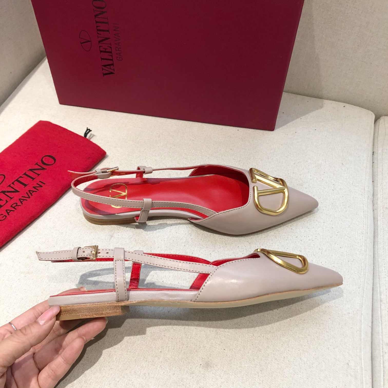 "plana" Valentino. Valentino gran hebilla v zapatos individuales contrarrestar la última serie Versi