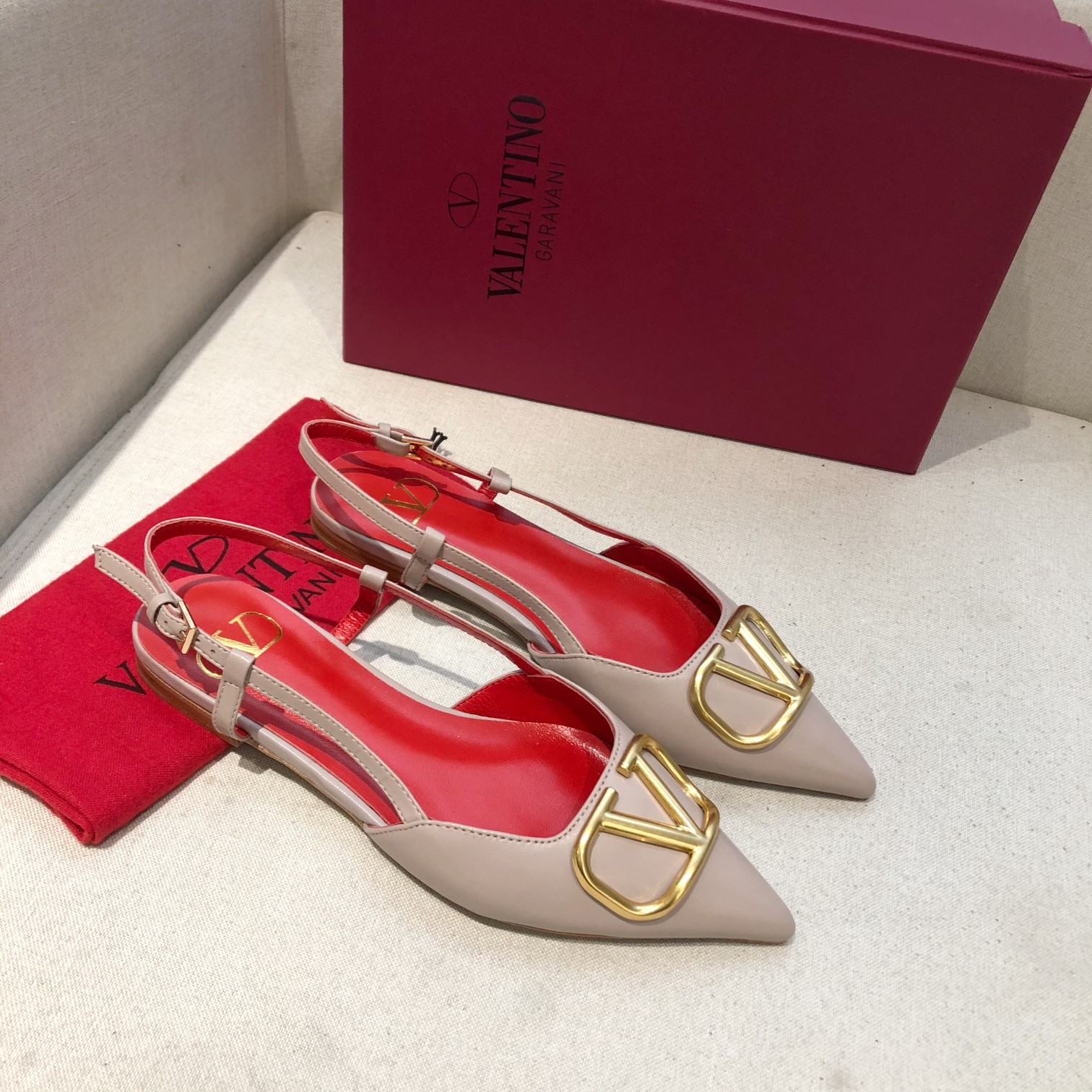 "plana" Valentino. Valentino gran hebilla v zapatos individuales contrarrestar la última serie Versi
