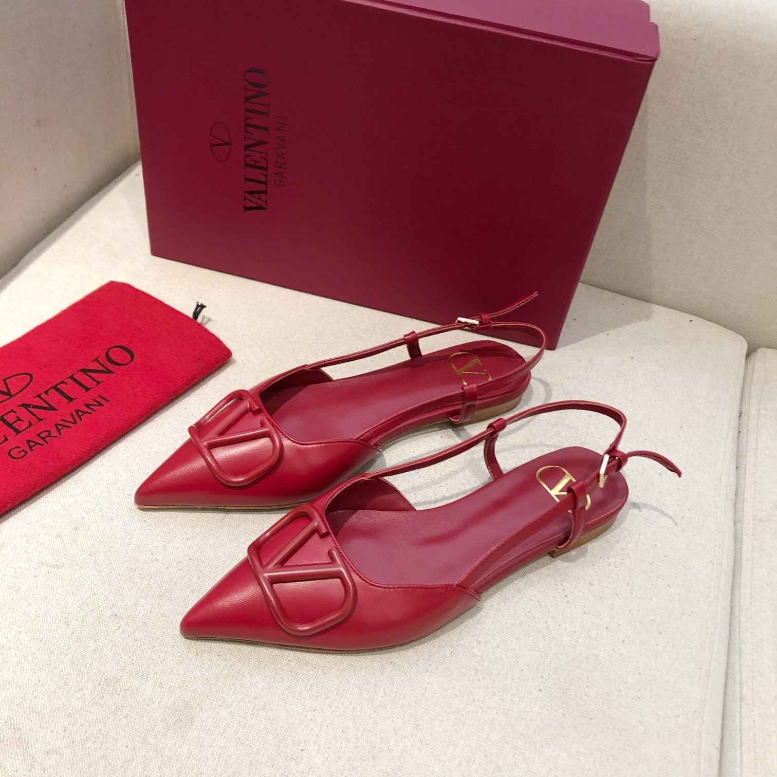 "plana" Valentino. Valentino gran hebilla v zapatos individuales contrarrestar la última serie Versi
