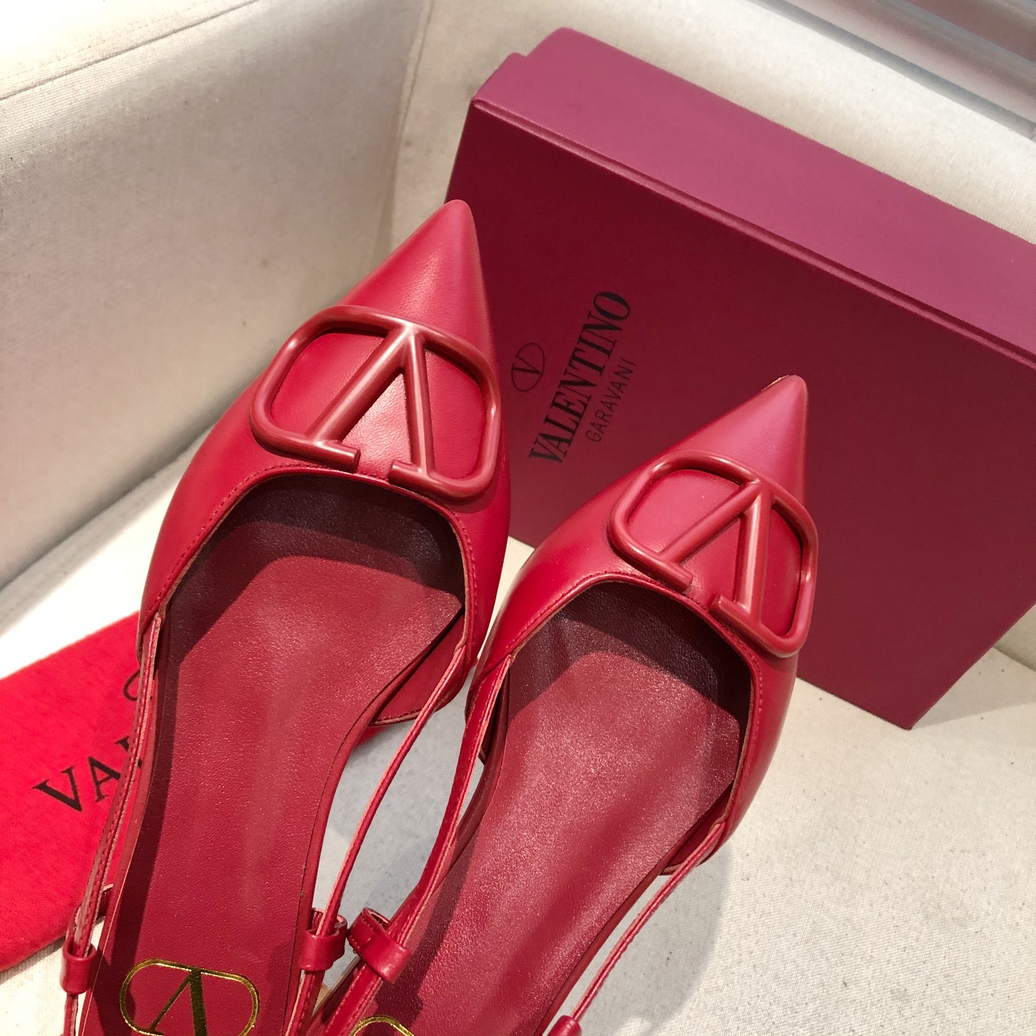"plana" Valentino. Valentino gran hebilla v zapatos individuales contrarrestar la última serie Versi