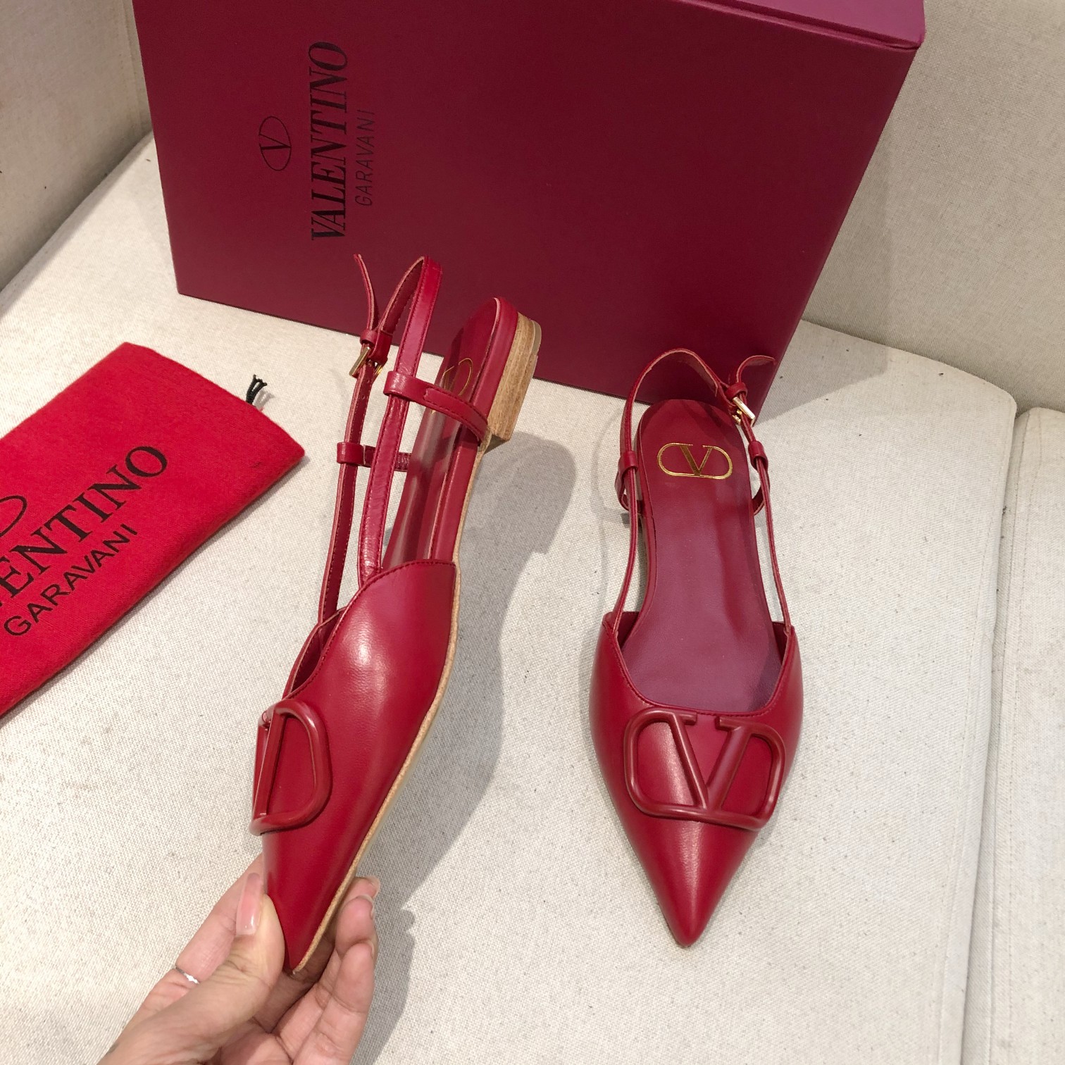 "plana" Valentino. Valentino gran hebilla v zapatos individuales contrarrestar la última serie Versi