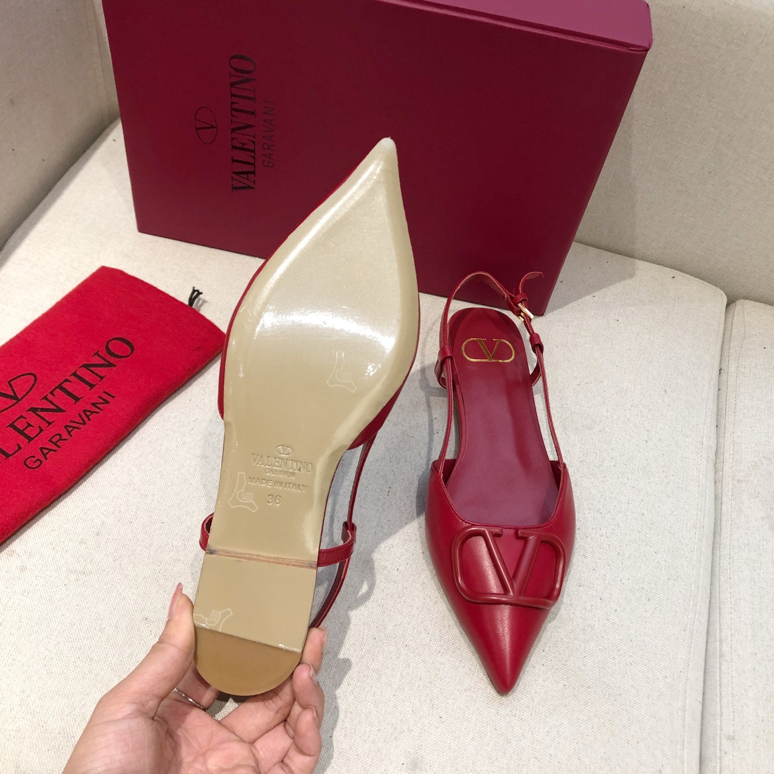 "plana" Valentino. Valentino gran hebilla v zapatos individuales contrarrestar la última serie Versi