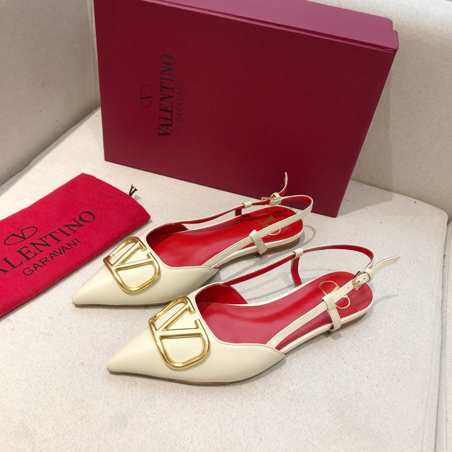 "plana" Valentino. Valentino gran hebilla v zapatos individuales contrarrestar la última serie Versi