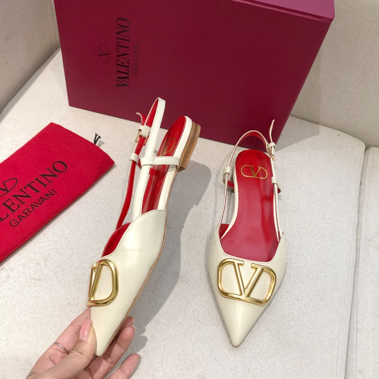 "plana" Valentino. Valentino gran hebilla v zapatos individuales contrarrestar la última serie Versi