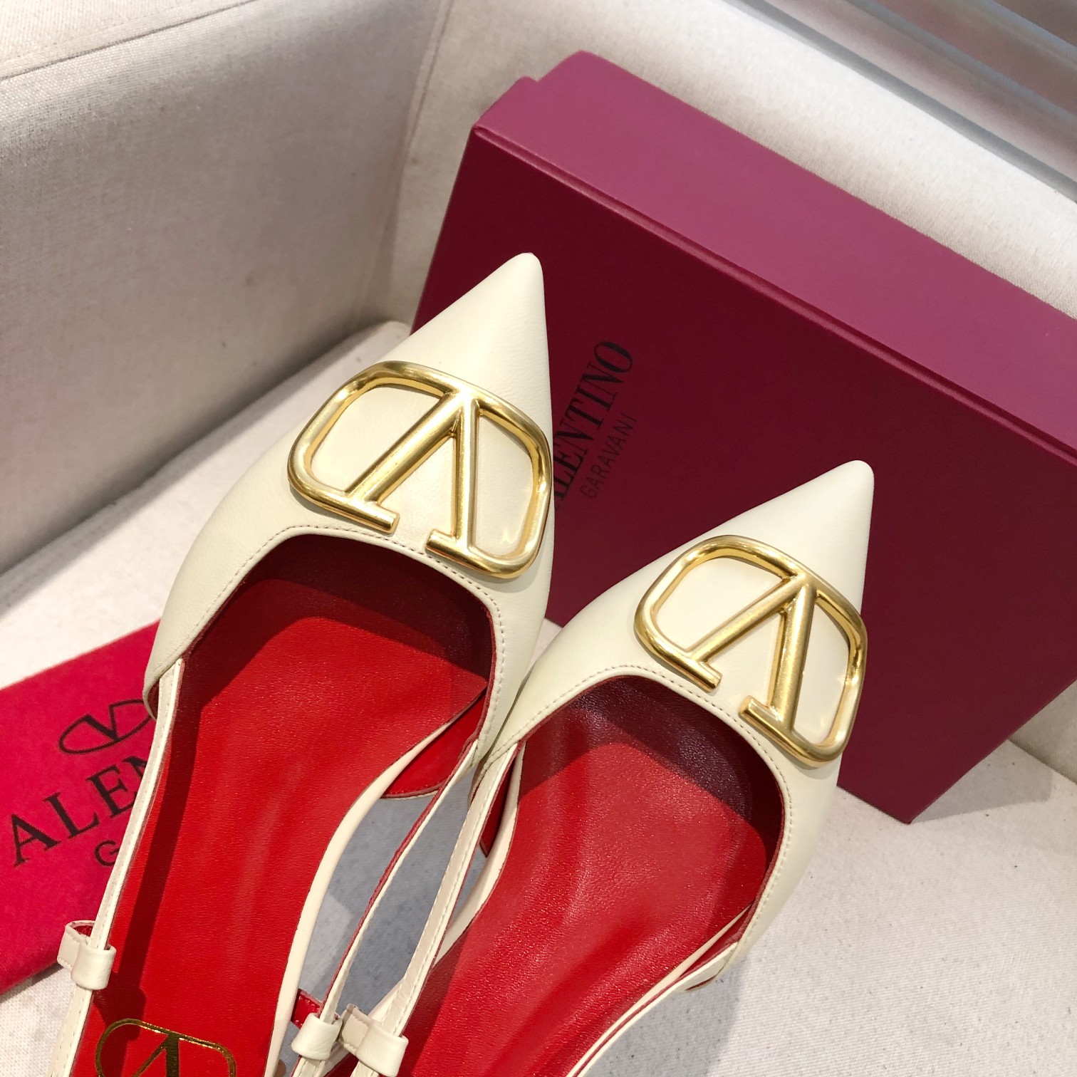 "plana" Valentino. Valentino gran hebilla v zapatos individuales contrarrestar la última serie Versi