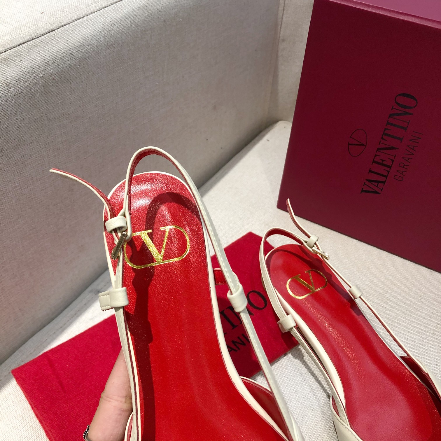 "plana" Valentino. Valentino gran hebilla v zapatos individuales contrarrestar la última serie Versi