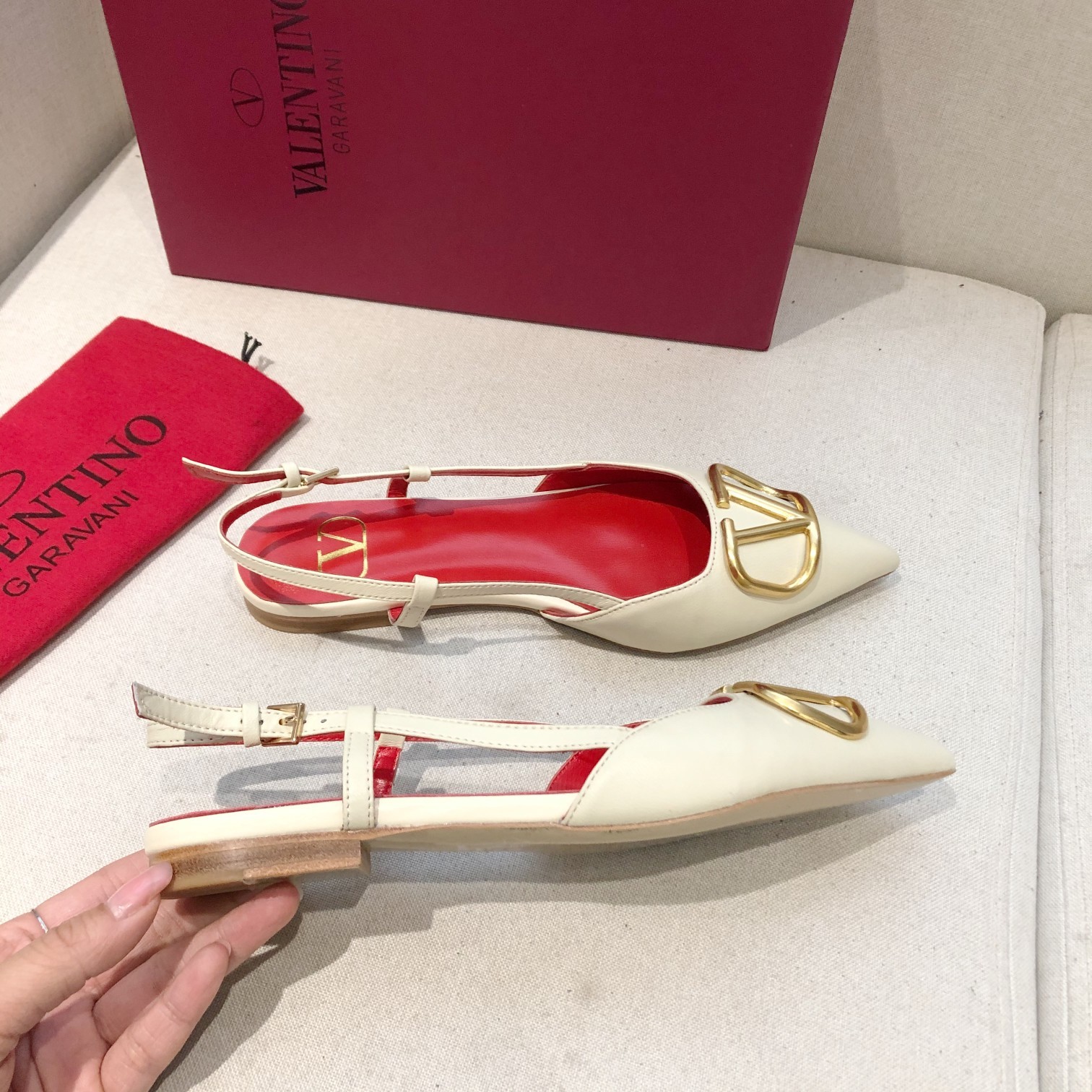 "plana" Valentino. Valentino gran hebilla v zapatos individuales contrarrestar la última serie Versi