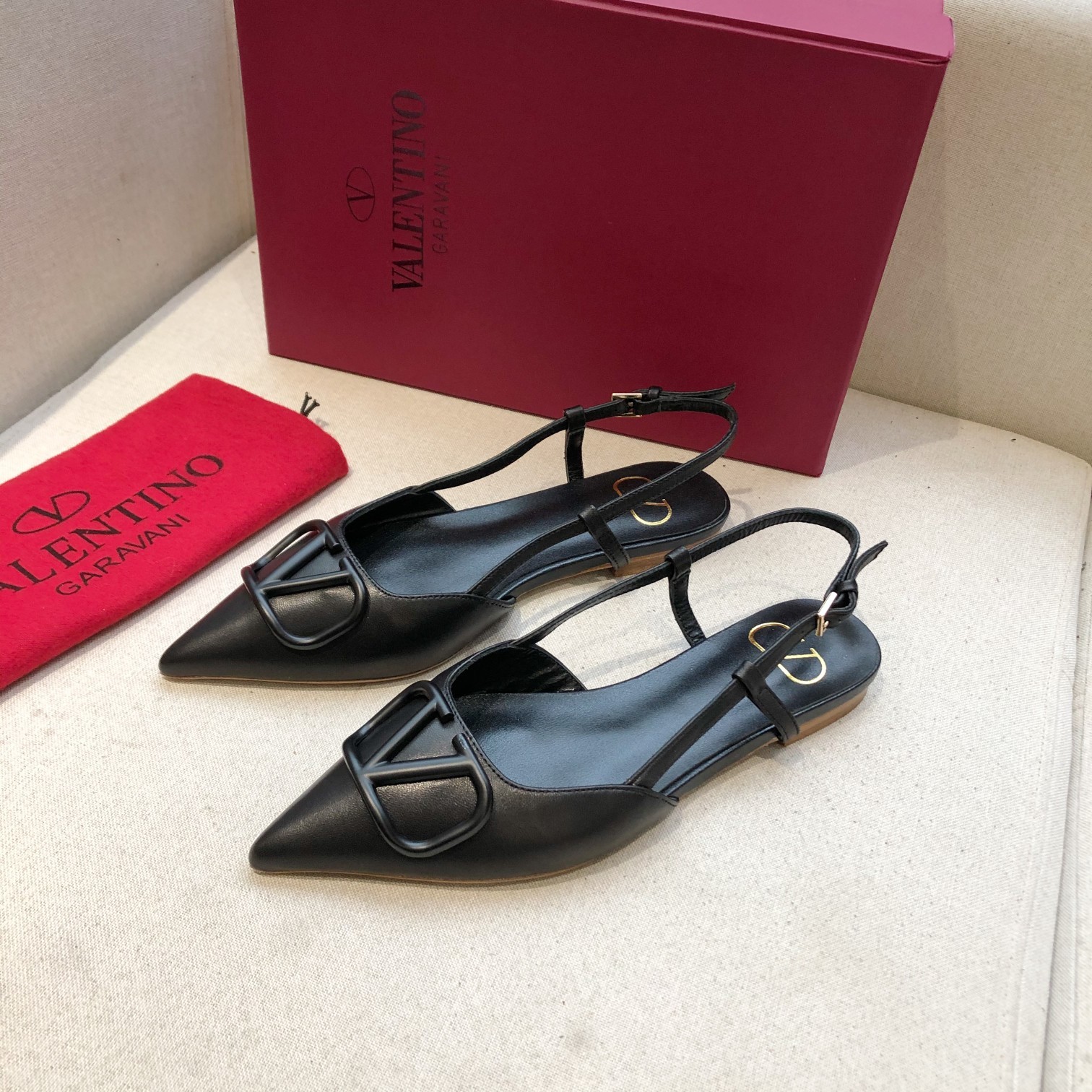 "plana" Valentino. Valentino gran hebilla v zapatos individuales contrarrestar la última serie Versi