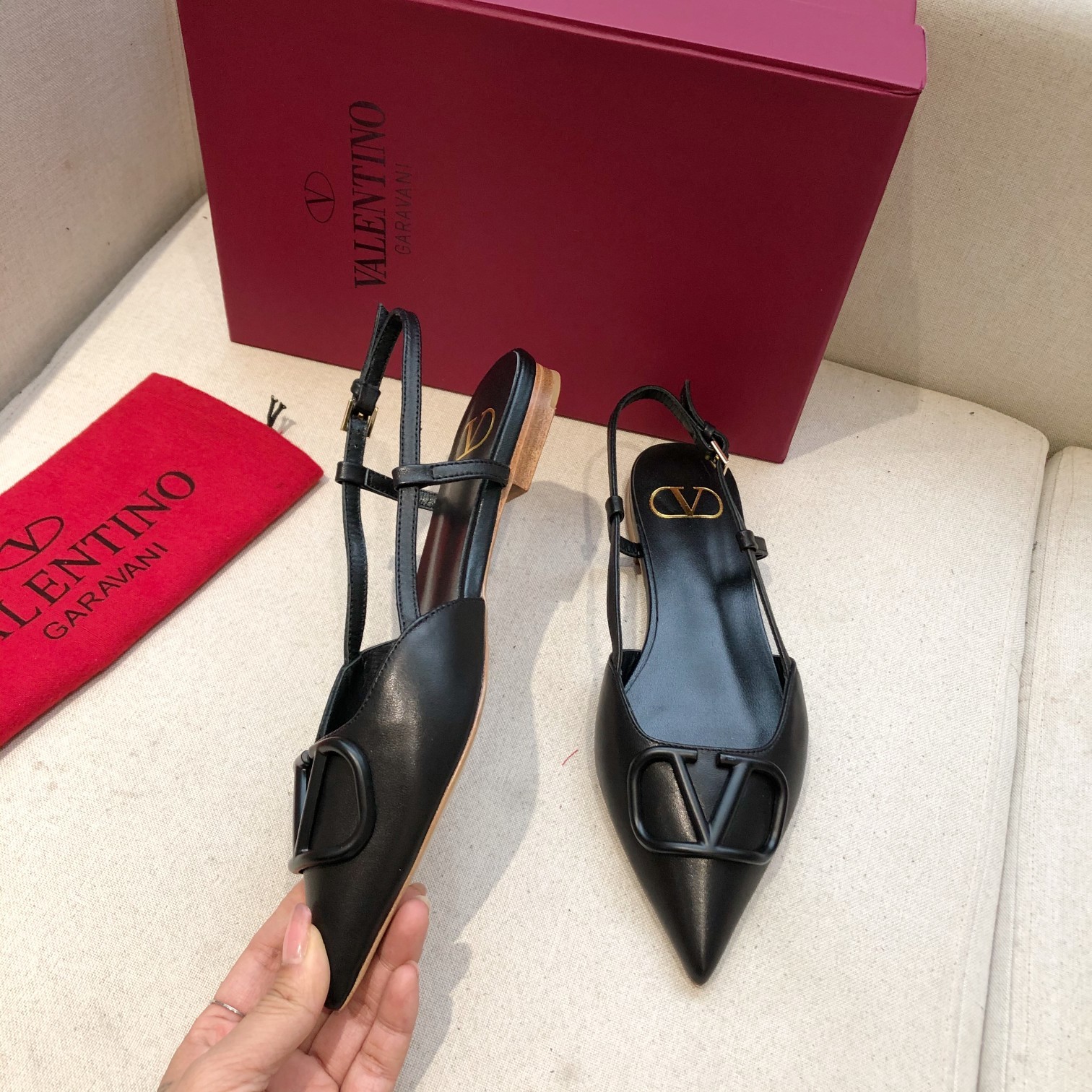 "plana" Valentino. Valentino gran hebilla v zapatos individuales contrarrestar la última serie Versi