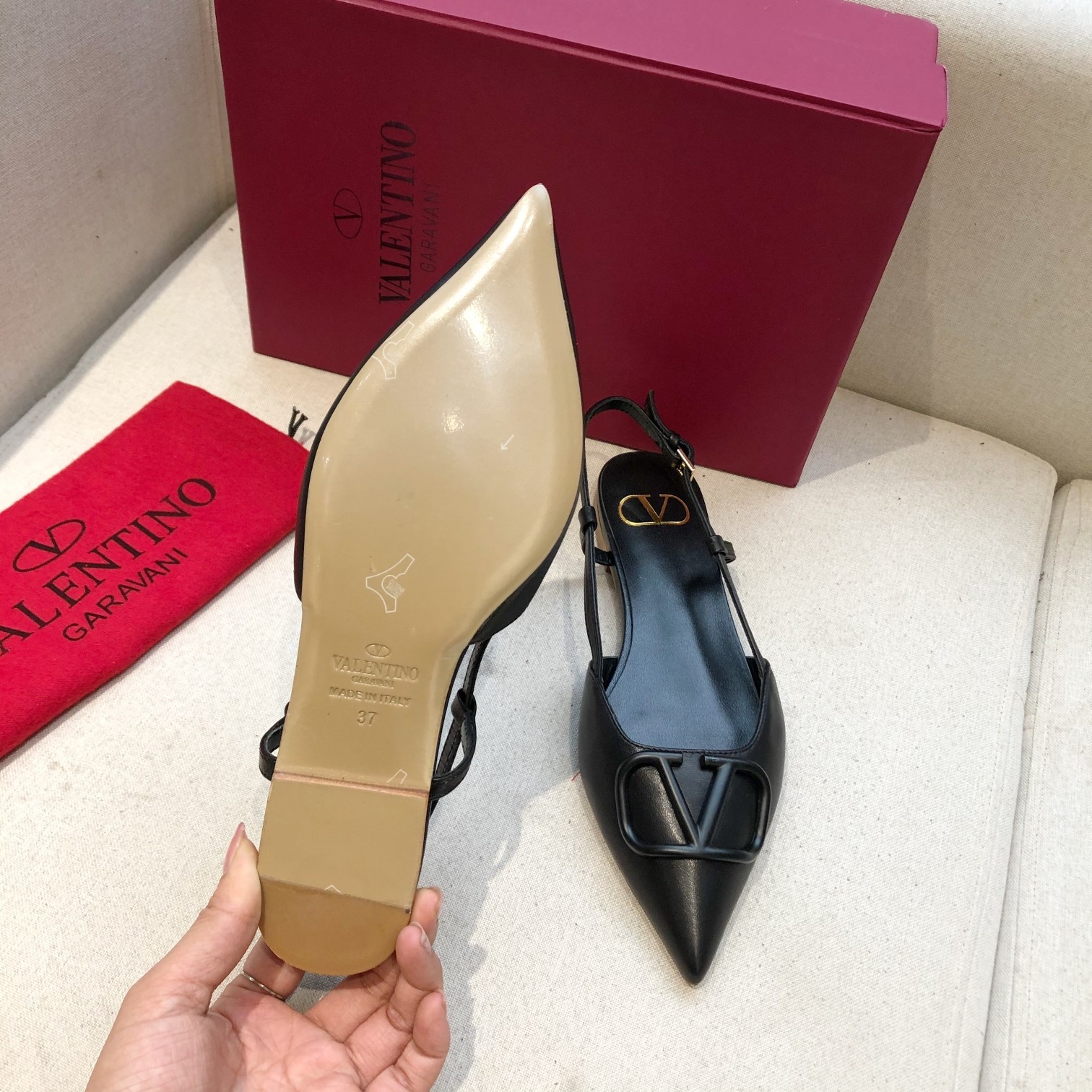 "plana" Valentino. Valentino gran hebilla v zapatos individuales contrarrestar la última serie Versi