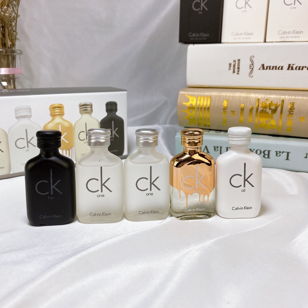 Calvin Klein Unisex Fragrance Miniature Set - 5 x 10ml Eau de Toilette 24 i1586710431 3319 3