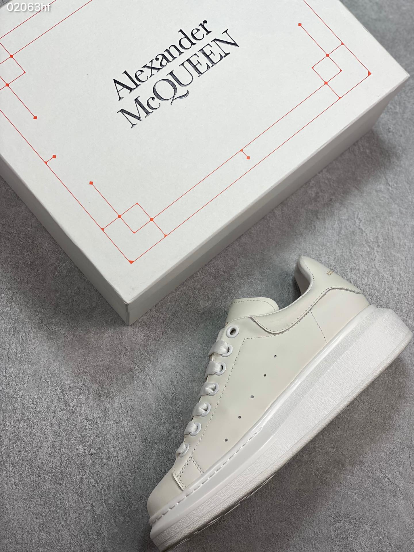 180 MuQuuen  版本多注意区分 Mcqueen 2019 风靡全球的万年款专注两年的经典楦型不变