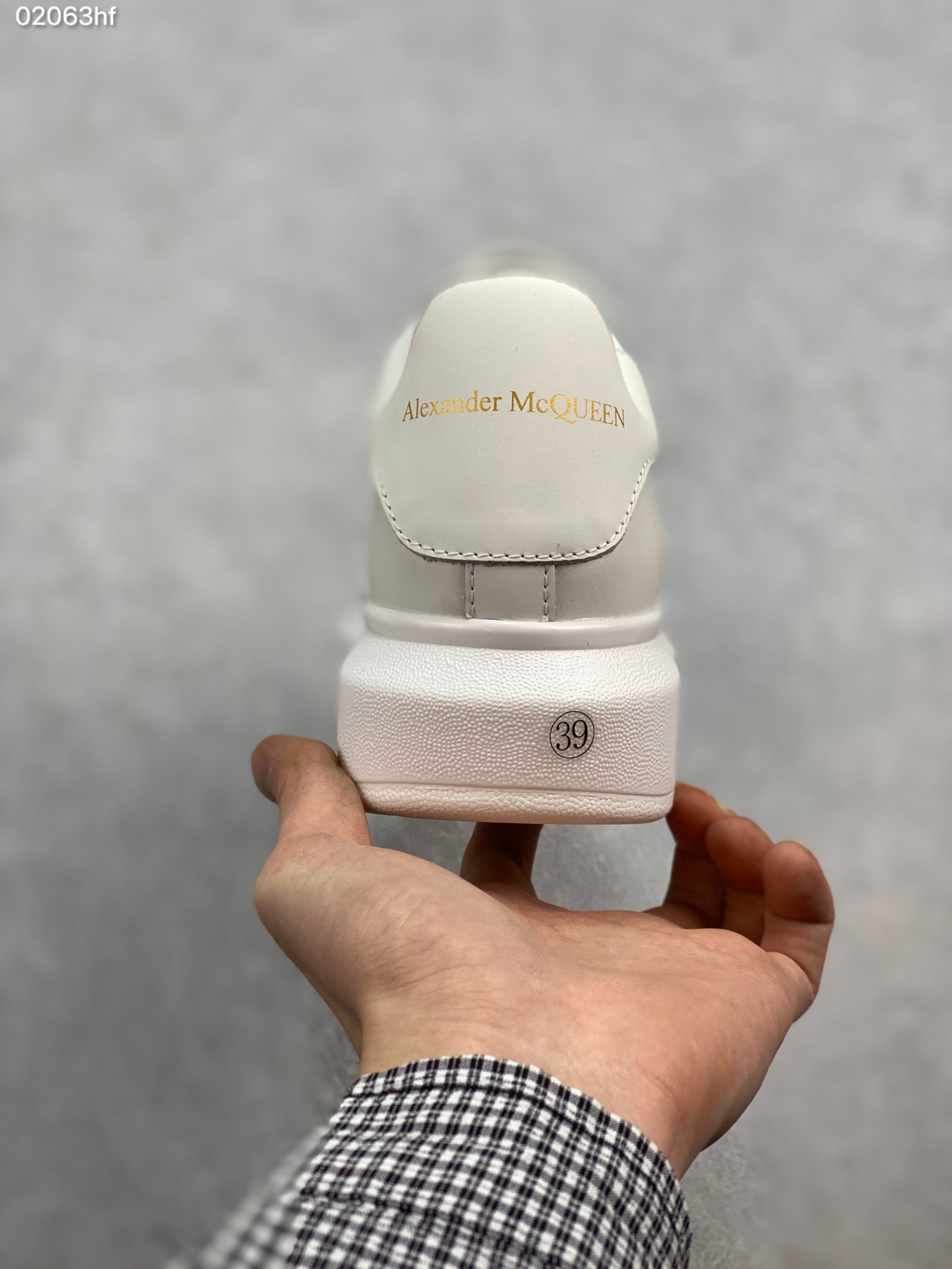 180 MuQuuen  版本多注意区分 Mcqueen 2019 风靡全球的万年款专注两年的经典楦型不变