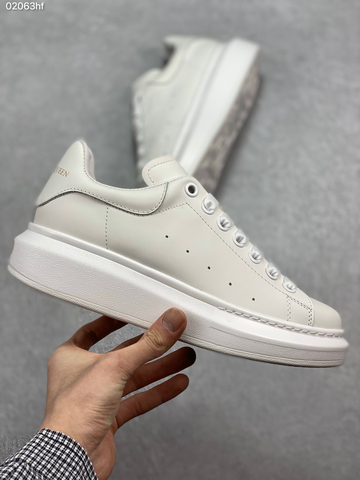 180 MuQuuen  版本多注意区分 Mcqueen 2019 风靡全球的万年款专注两年的经典楦型不变